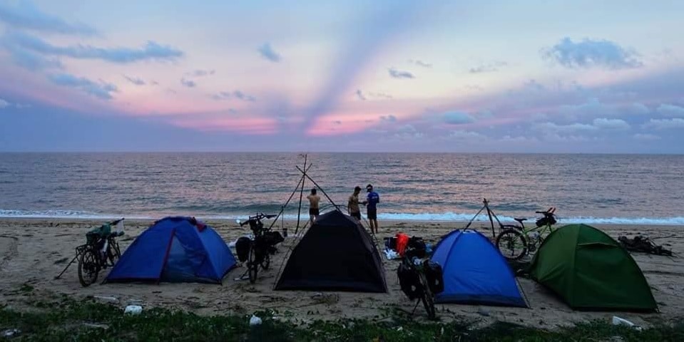 Cắm trại trên đảo là một hoạt động trải nghiệm thú vị