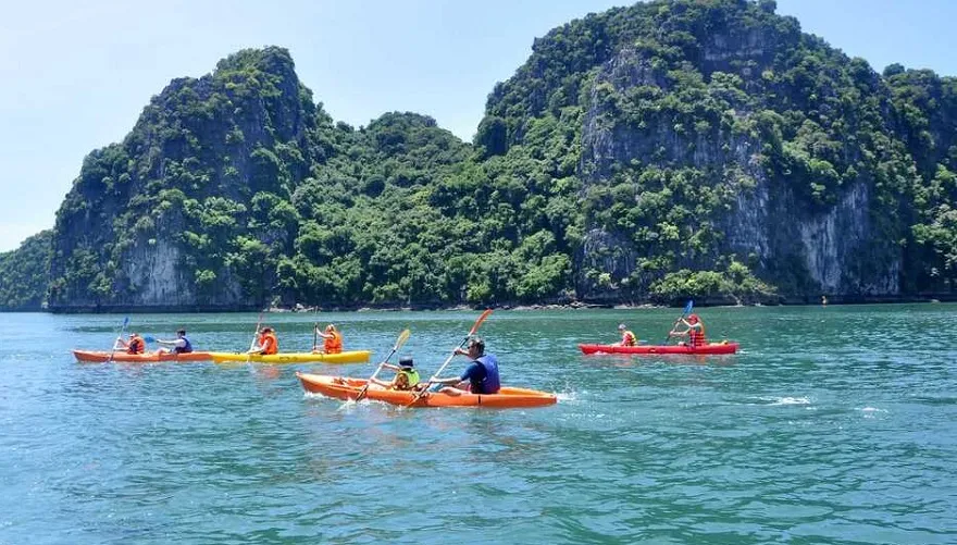 Chèo Kayak tại Cống Đỏ
