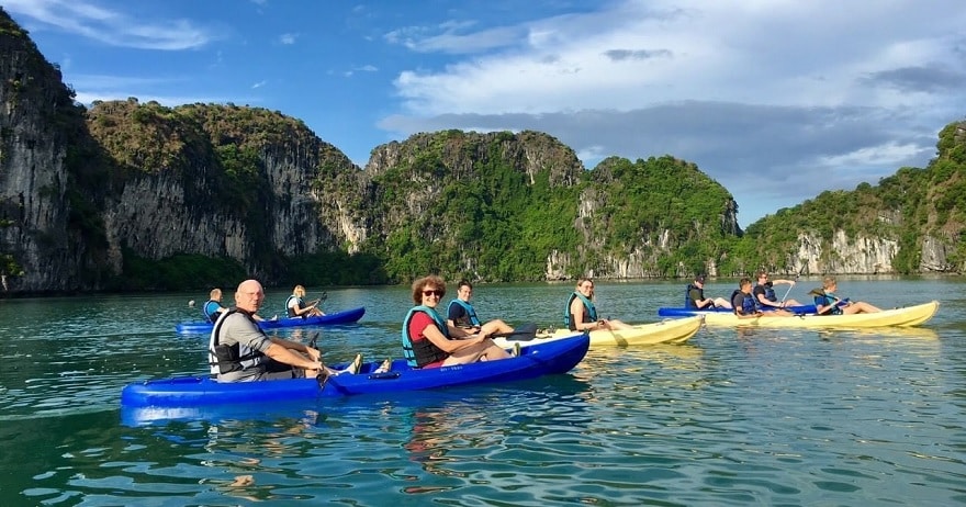 Chèo kayak tại Bãi Tắm TÙng THu
