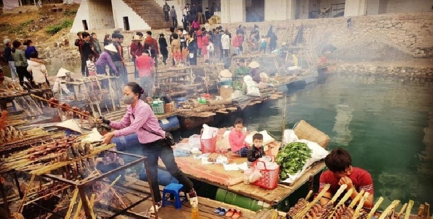 Chợ nổi Thác Bờ