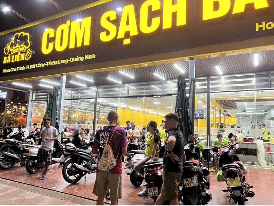 Cơm Sạch Bà Liên là một trong những quán cơm đông khách bậc nhất tại Hạ Long