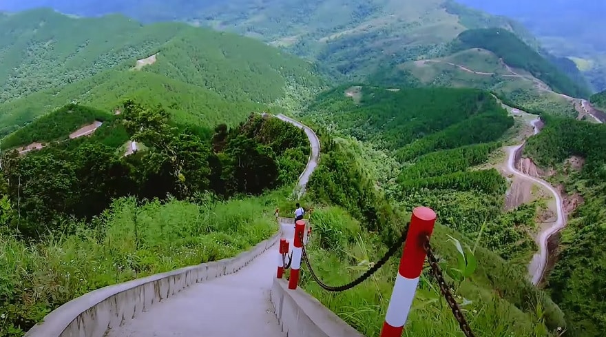 Cong đường mệnh danh là sống lưng khủng long của Bình Liêu