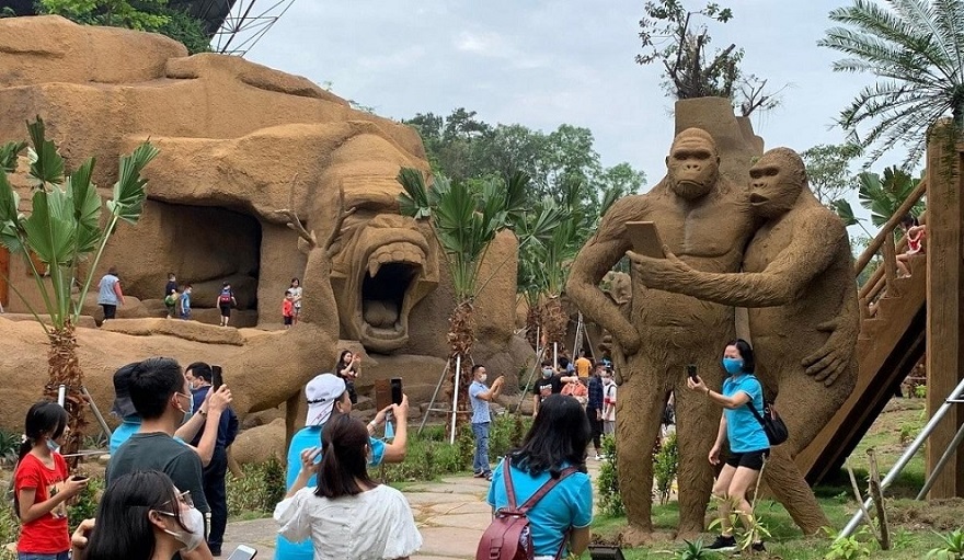 Công viên King Kong với những bức tượng điêu khác khủng lồ