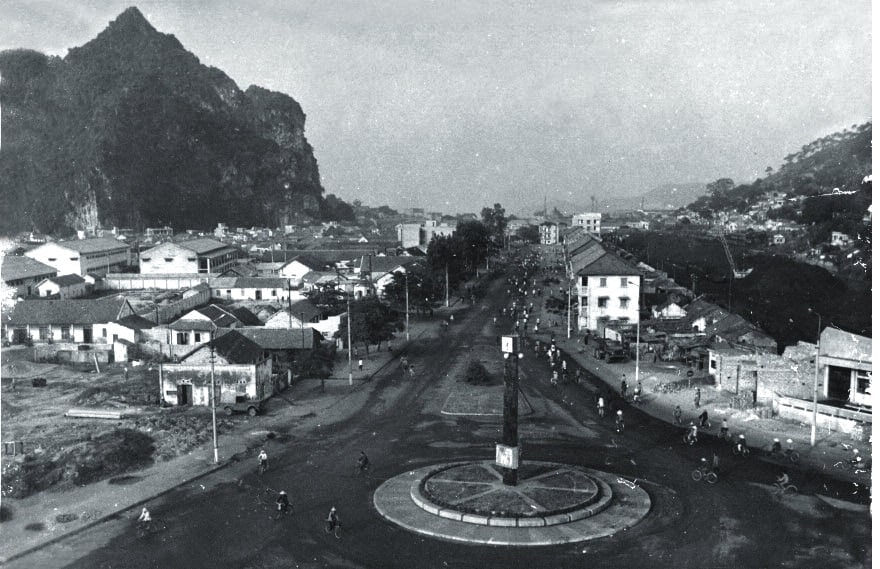 Cột đồng hồ Hạ Long những năm 1987