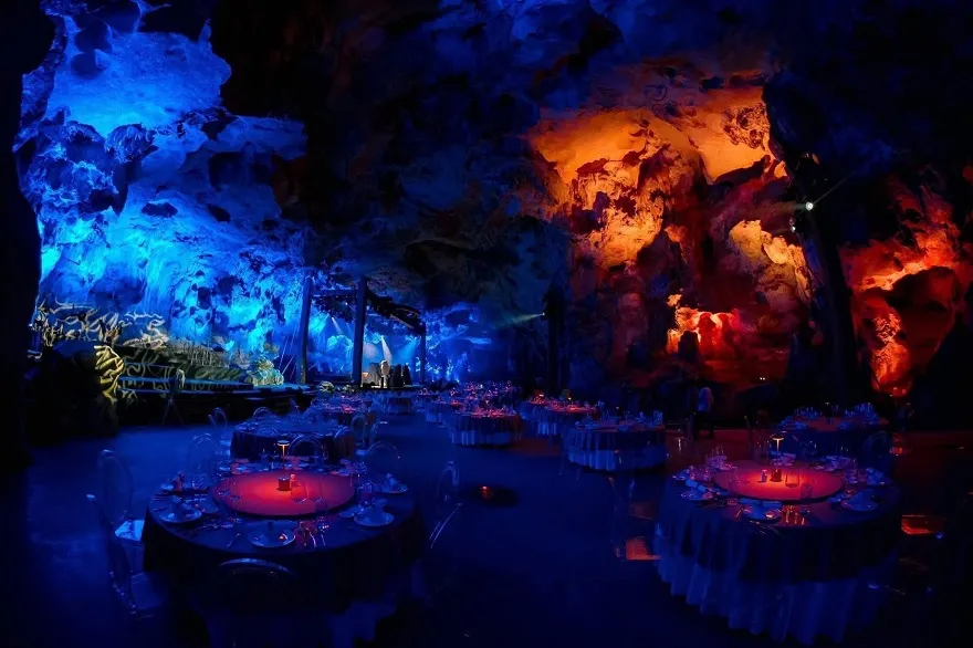 Cung điện hang Ngọc Rồng 