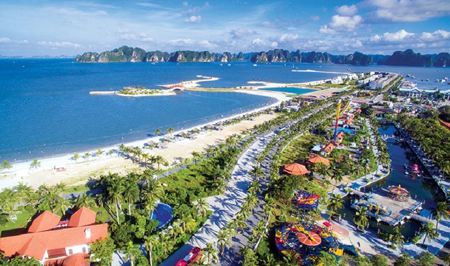 Đảo Tuần Châu với đầy đủ dịch vụ vui trơi giải trí nằm ngay trung tâm thành phố du lịch Hạ Long