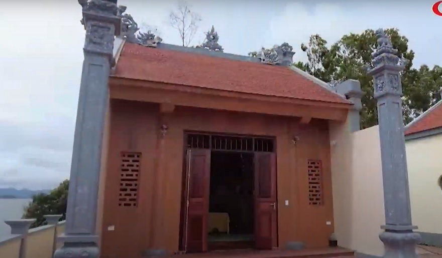 Đền Mẫu tại Quan Lạn