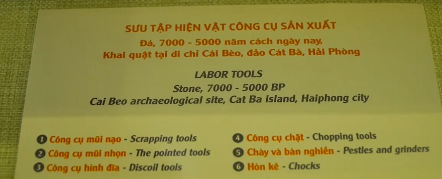 Lớp dưới là Cái Bèo 1 thuộc văn hóa tiền Hạ Long có niên đại cách ngày nay 7000 - 5000 năm
