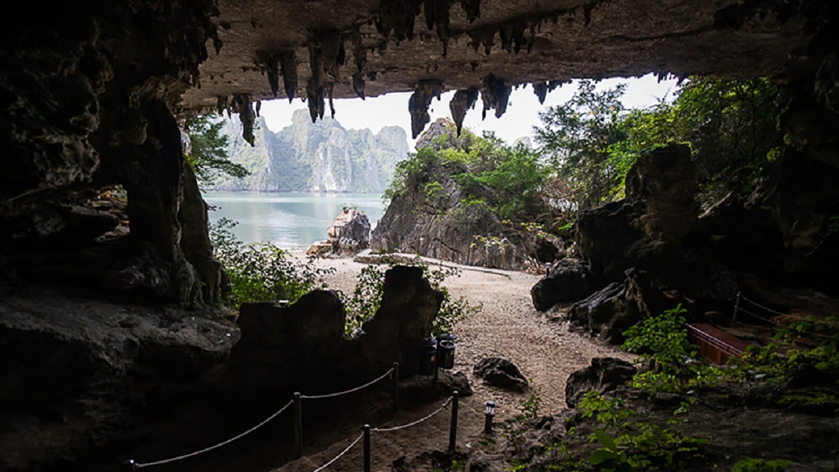 Hang Trinh Nữ: Nơi ẩn chứa tình yêu bất tử
