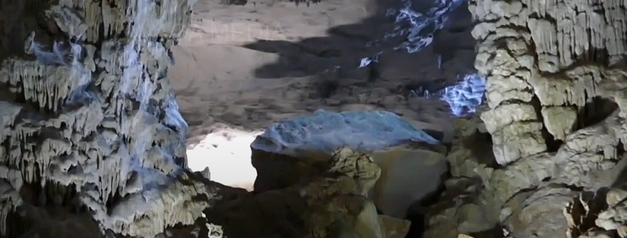 Khối đá hình chú ngựa trong hang Sửng Sốt được cho là chú ngựa sắt của Thanh Gióng khí xưa cưởi để đánh giặc Ân