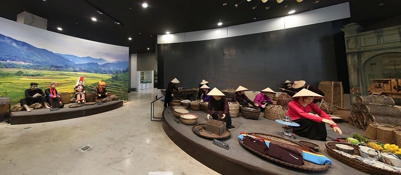 Khu trung bày chủ đề dân tôc