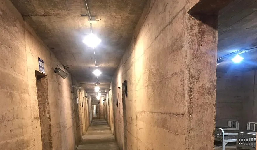 Khu vực hàng lang đã được kéo điện để đáp ứng nhu cầu ttham quan của khách du lịch