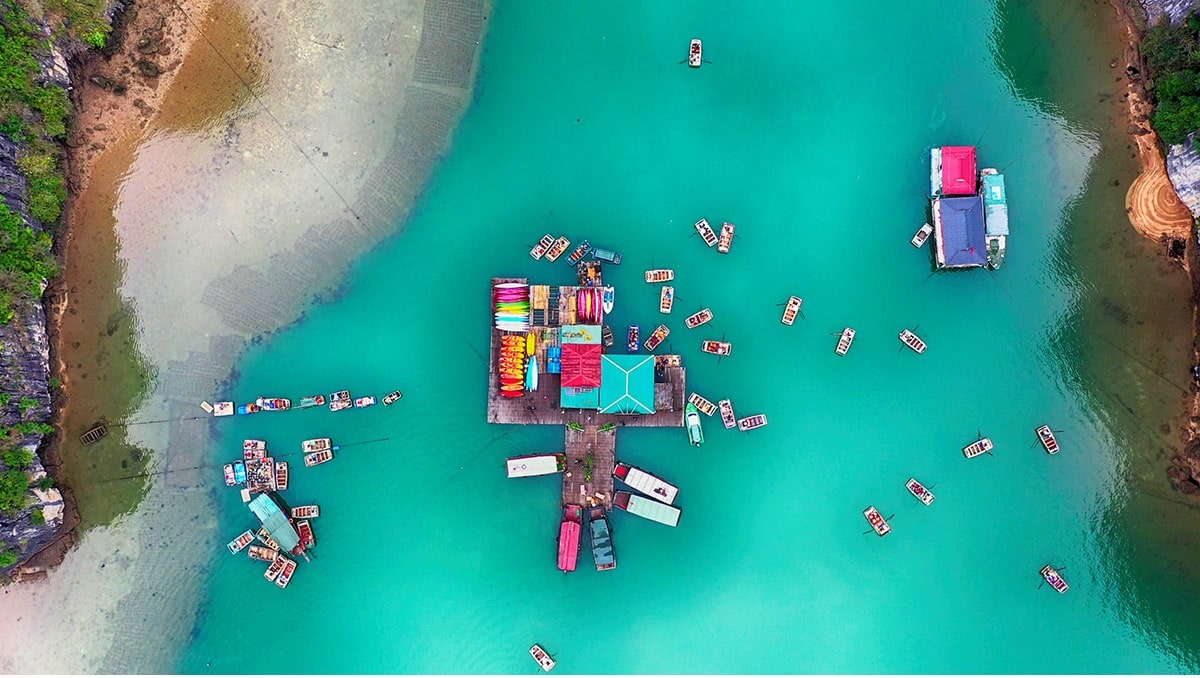 Sư yên bình tại làng chài Vùng Viêng