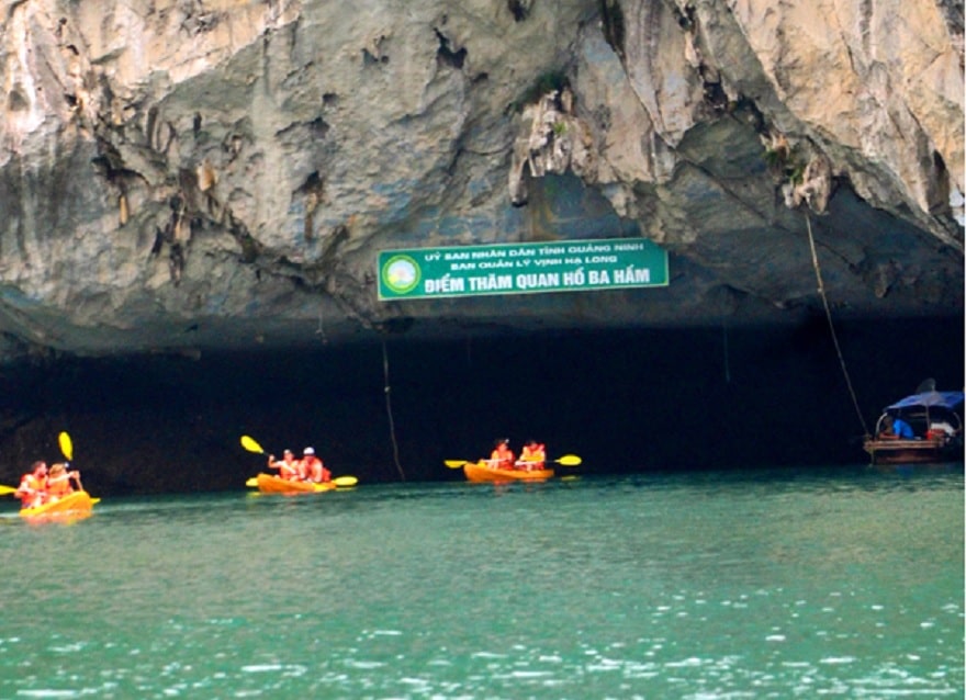 Lối vào Hồ Ba Hầm