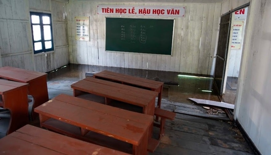Lớp học tại làng chài Cửa Vạn bị xuống cấp nghiêm trọng nhưng vân chưa được sửa chữa