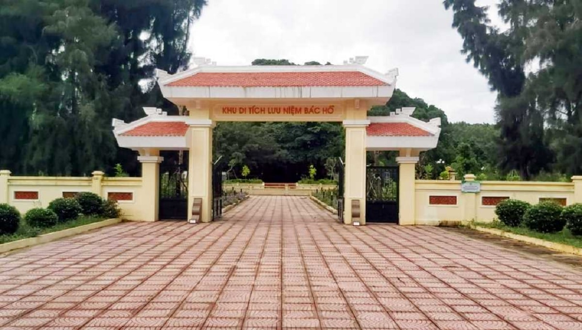 Lưu niệm Chủ tịch Hồ Chí Minh trên .đảo Ngọc Vừng