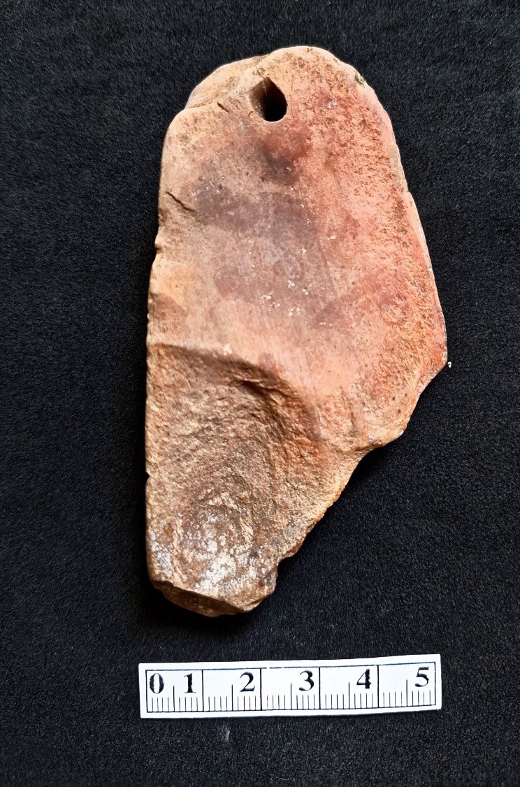 Rìu đá mài giai đoạn trung (ảnh minh họa)