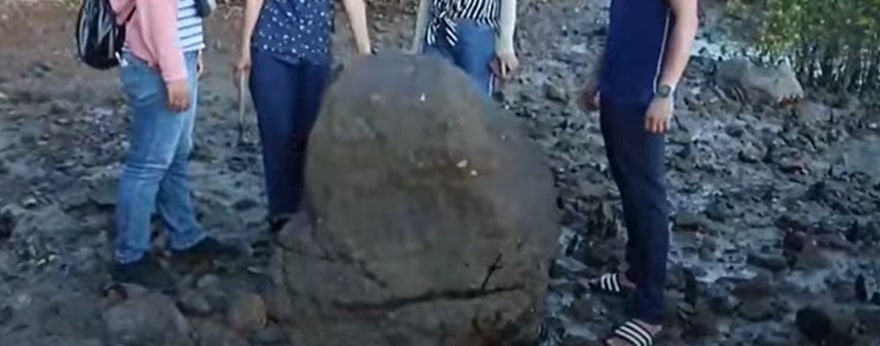 Tảng đá được cho là nơi buộc thuyền khi xưa