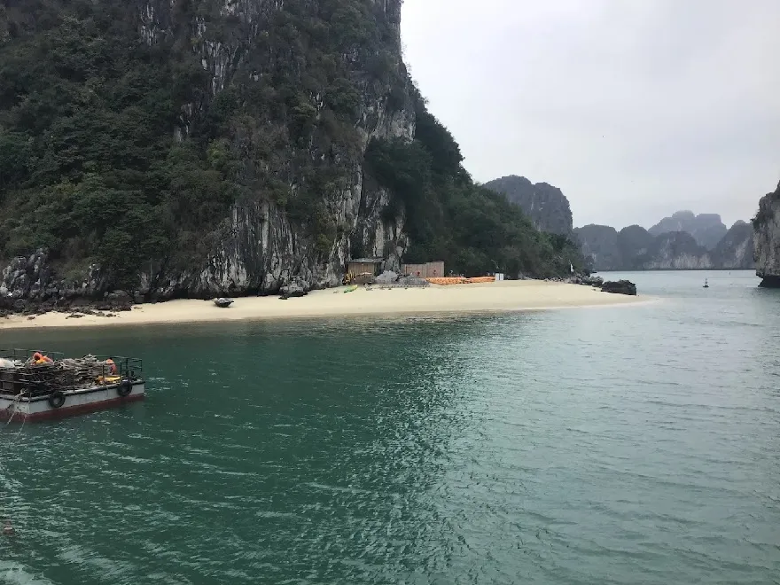 Thiên Cảnh Sơn vẫn giữ được nét hoang sơ bởi nơi đây không quá nhiều du khách tới thăm