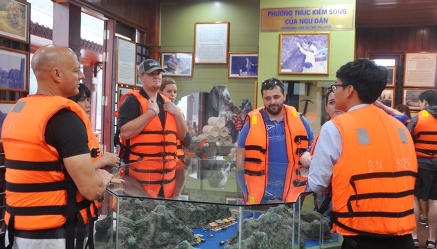 Trung bừng lịch sử tại trung tâm văn hóa nổi Cửa Vạn