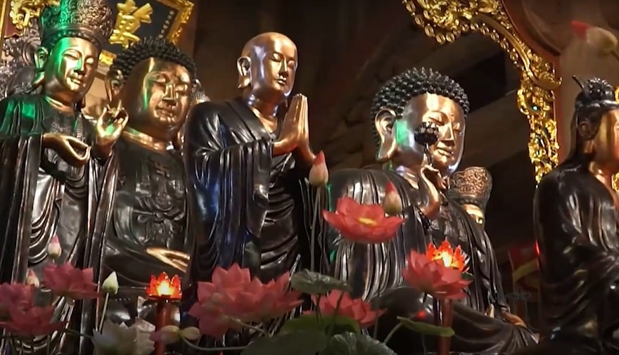 Tượng đồng tam bảo Hải Linh Tự