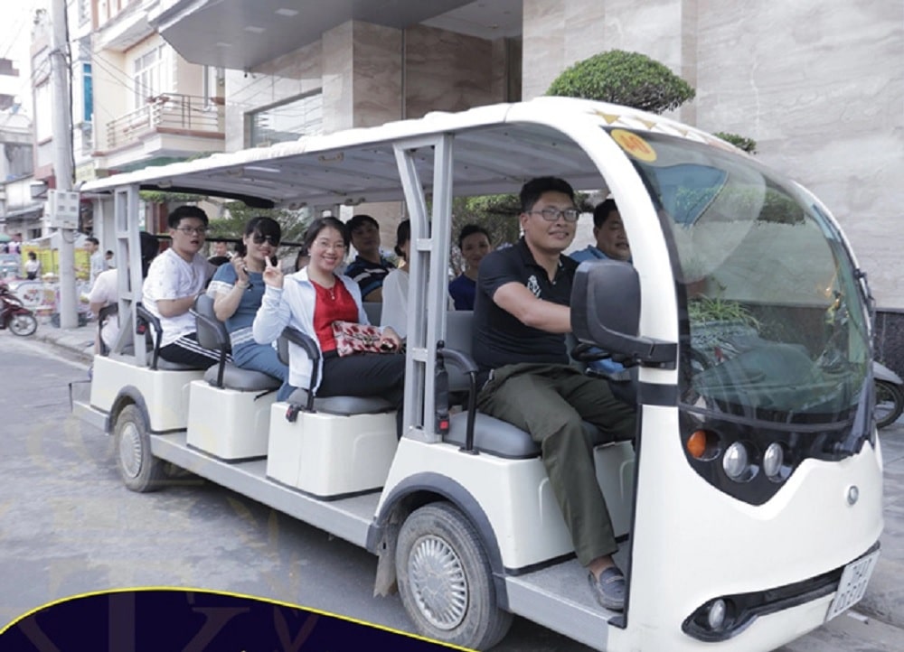 Xe điện là phương tiên phù hợp nhất để tới bãi đá cầu Mỵ