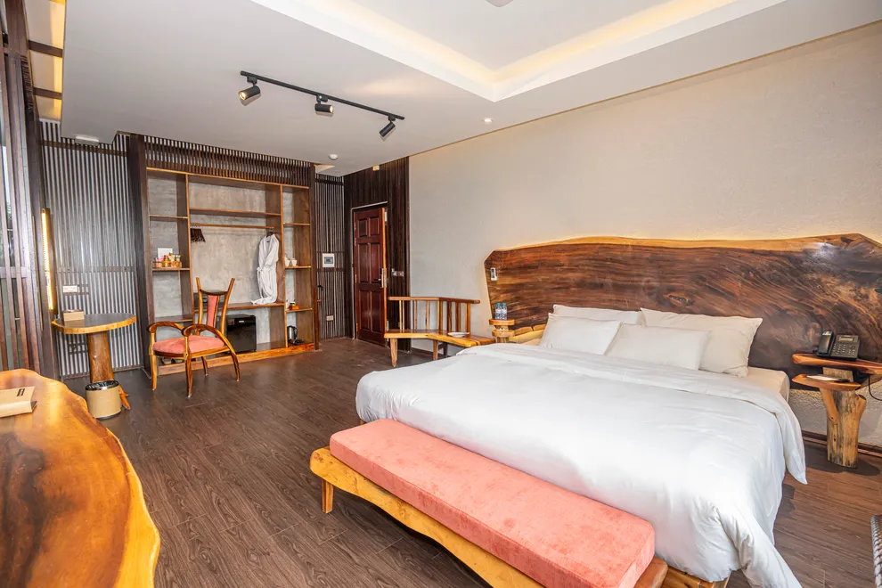 Deluxe (Khối Phòng Khách Sạn)