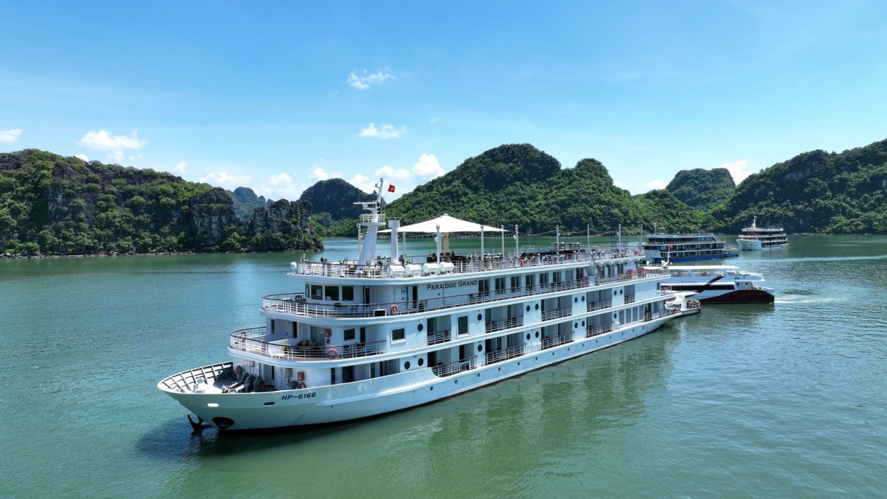 Du thuyền Paradise Grand ngủ đêm Vịnh Lan Hạ