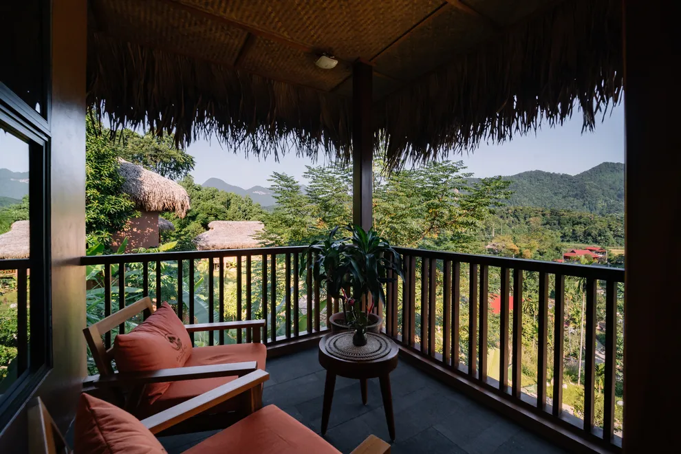 Peach Blossom Lakeview Suite