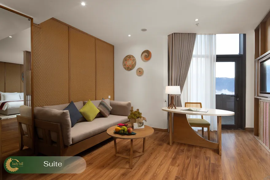 Tận hưởng không gian suite sang trọng tại Ville De Mont, nơi tiện nghi cao cấp hòa quyện cùng vật liệu tự nhiên và tầm nhìn tuyệt đẹp ra núi rừng Sa Pa hùng vĩ.