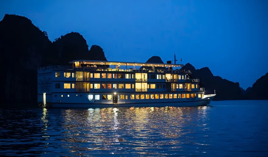 Du thuyền Crown Legend Cruise Classic
