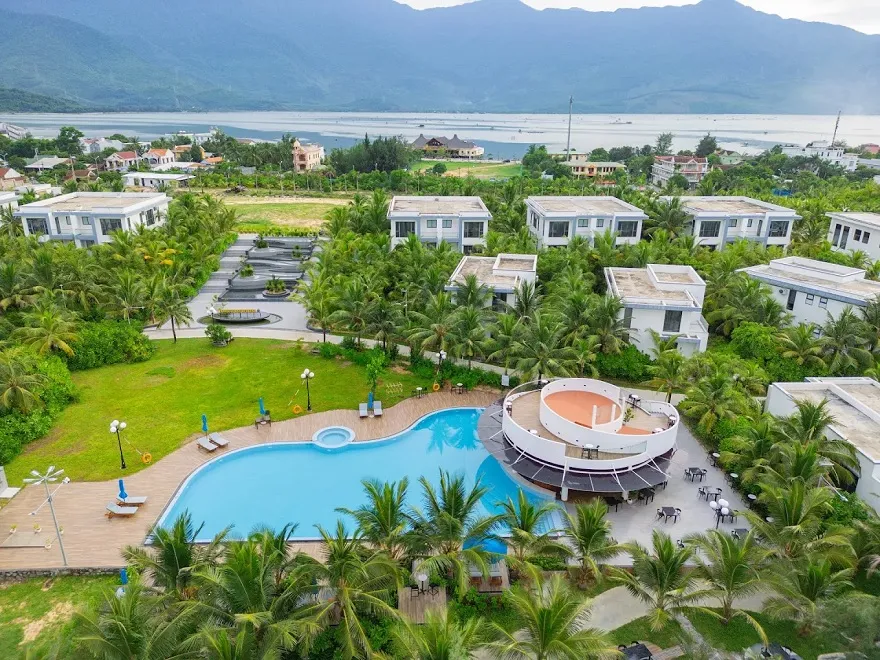 Lăng Cô Bay Retreat