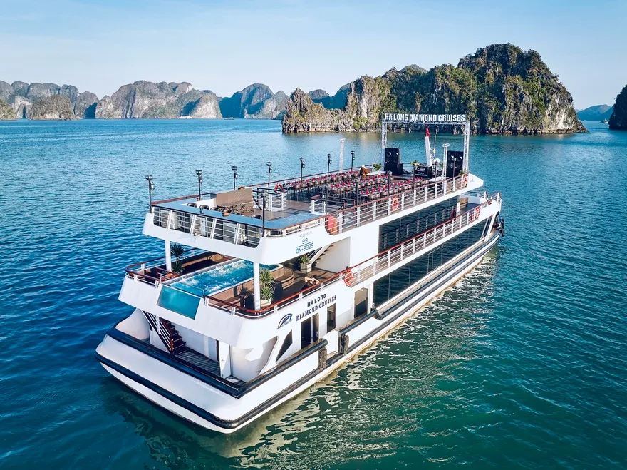 Du thuyền Diamond Cruise Hạ Long