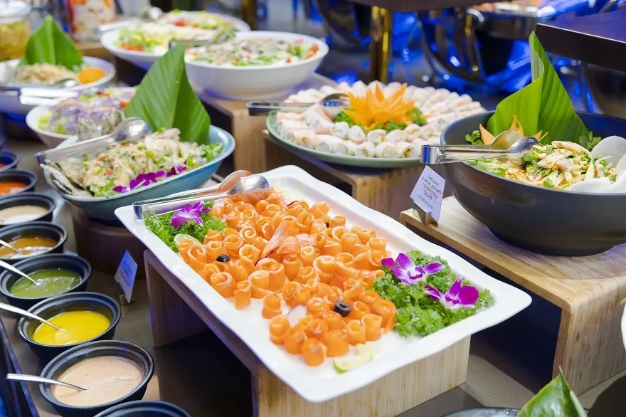 Ẩm thực hấp dẫn với 100 món Á - Âu