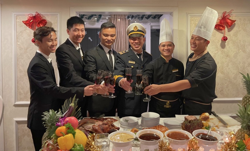 Ẩm thực là một trong những điểm nhấn độc đáo của du thuyền Signature Halong 