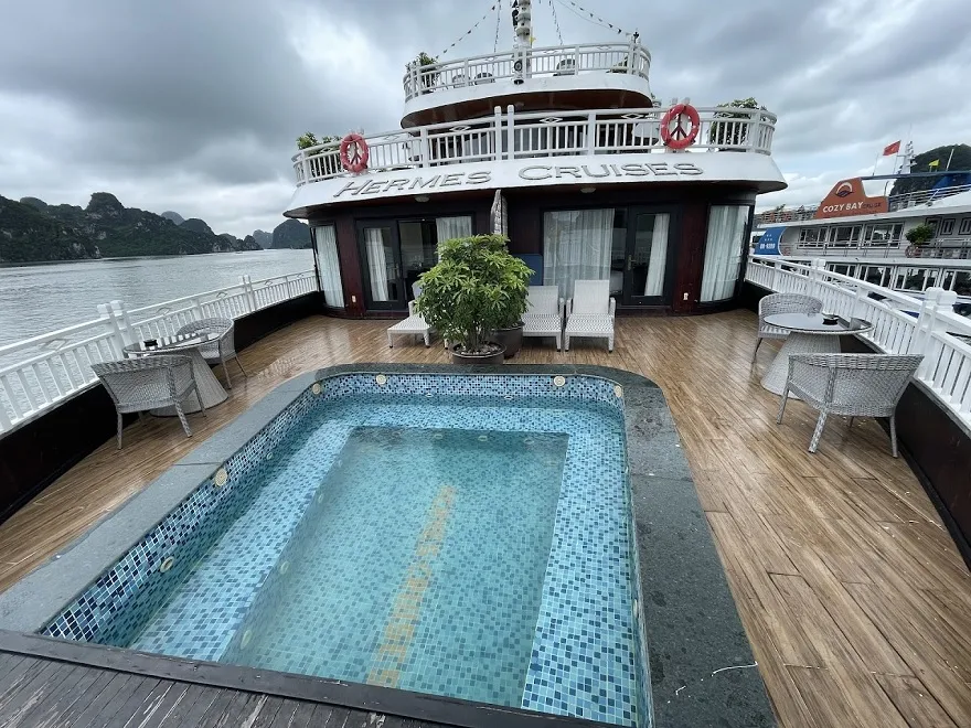 Du thuyền Hermes 4 Bể bơi trên du thuyền Hermes
