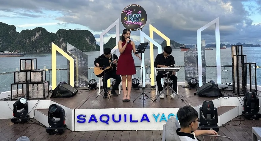 Chương trình biểu diễn âm nhạc The Bay Harmony trên Du thuyền Saquila Yacht