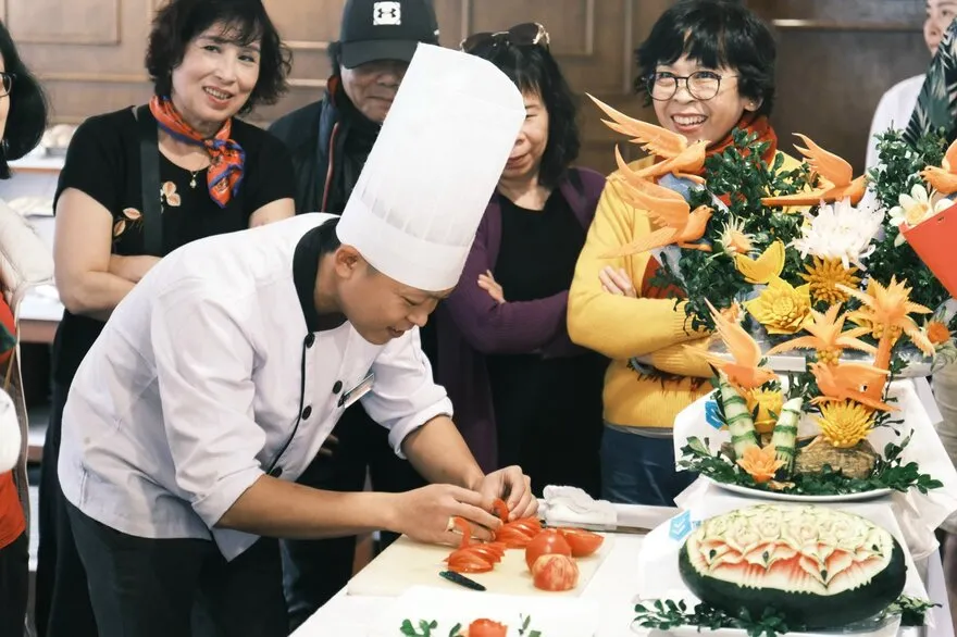 Đầu bếp cắt tỉa trang trí đồ ăn 5_42