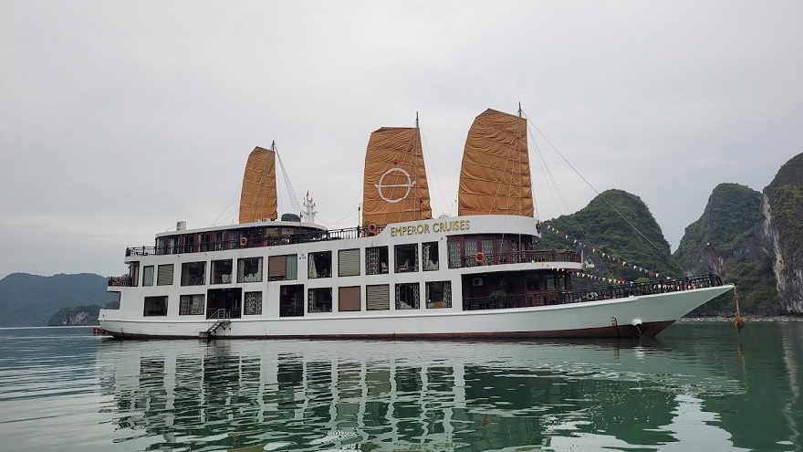 Du thuyền Emperor Cruises Ha Long