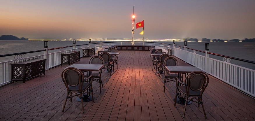 Du thuyền Lavoya Boutique Cruise sở hưu sundeck với tầm view 360 giúp du khách có thể ngắm nhìn toàn cảnh Vịnh Hạ Long