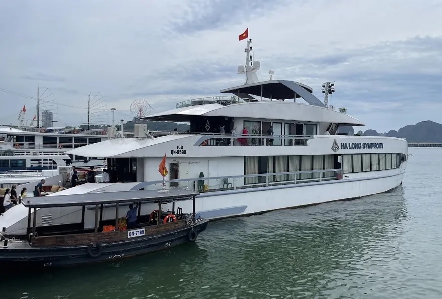 Du thuyền Symphony Hạ Long