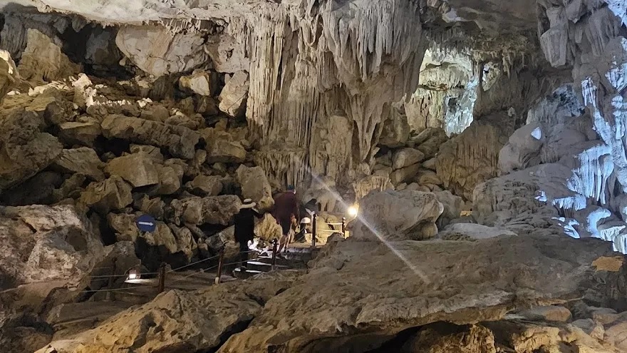 Hang Sửng Sốt là một trong những điểm đến thú vị bậc nhất trên hành trình của Symphony