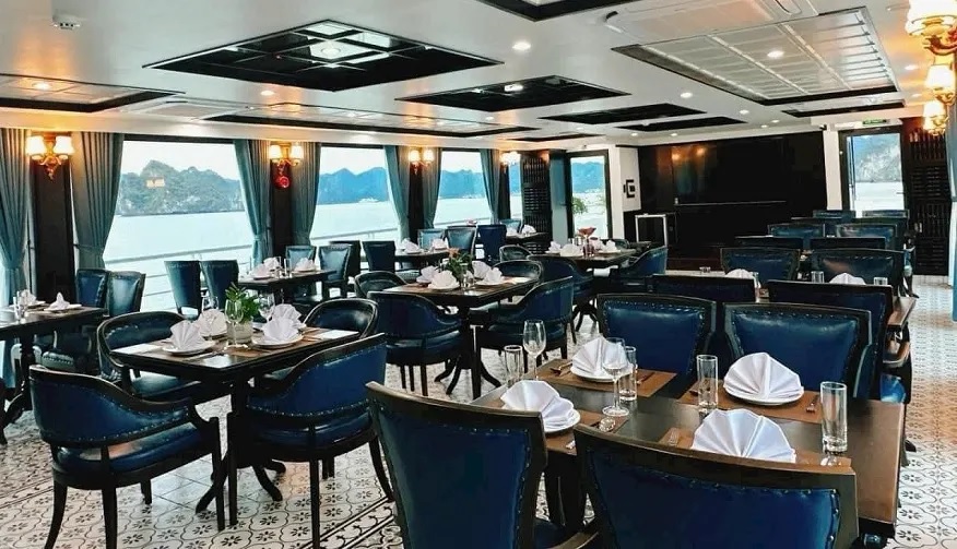 Không gian nhà hàng sang trọng của nhà hàng tại tầng 1 du thuyền VDream