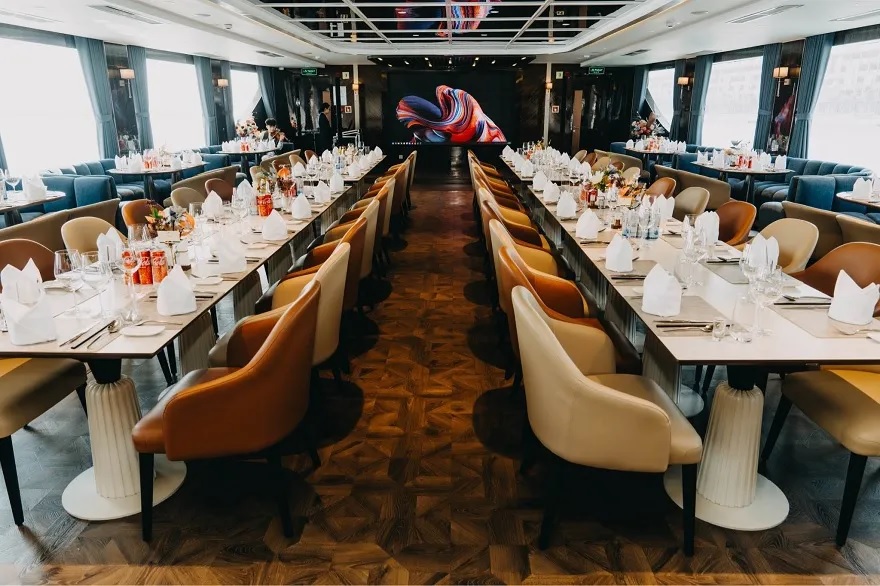 Nhà hàng của Saquila Yacht được thiết kế tinh tế và sang trọng