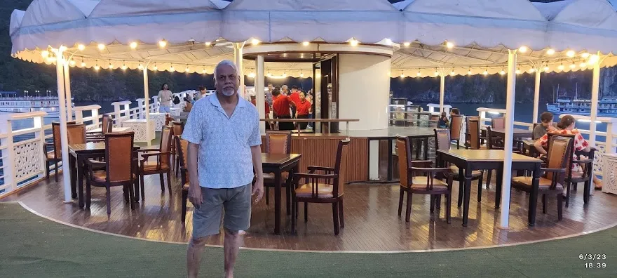 Du thuyền Starlight 6 Sundeck trên du thuyền Starlight Cruise nơi du khách có thể ngồi thư giãn, đọc sách, thương thức ly cocktail và ngắm nhìn Vịnh Hạ Long