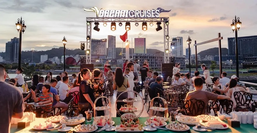 Sundeck trên du thuyền Vdream Cruise