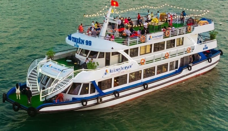 Du thuyền Hồ Thiên 99