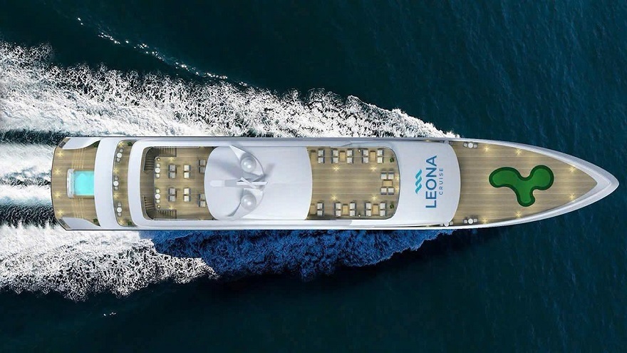 Không gian Sundeck rộng rãi với tầm nhìn 360 giúp du khách có thể ngắm trọn toàn bộ Vịnh Hạ Long từ du thuyền Leona Cruise