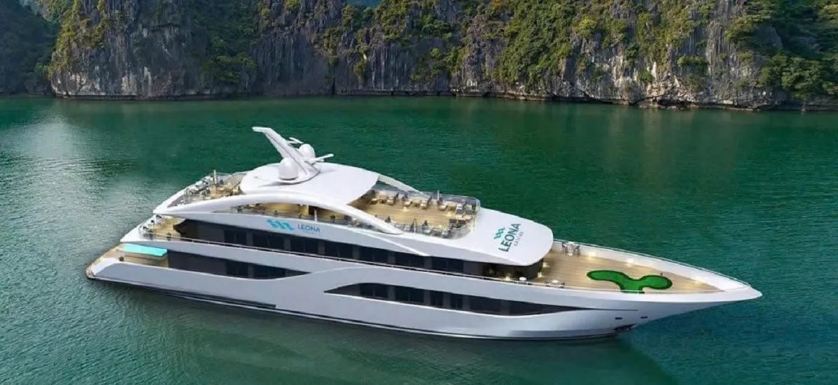 Tàu thăm Vịnh Hạ Long 8 tiếng