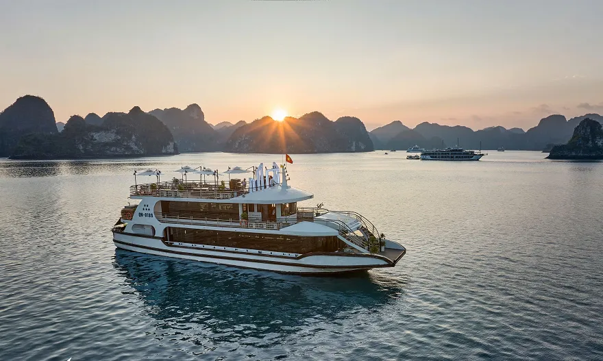 Du thuyền Olympus Luxury Cruise